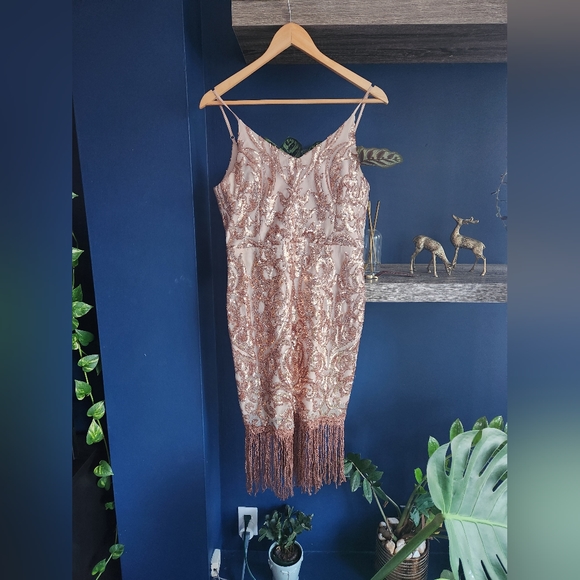 Sequin midi sequin dress. Low back. Perfect for weddings or events. US 6 / M - Picture 4 of 7